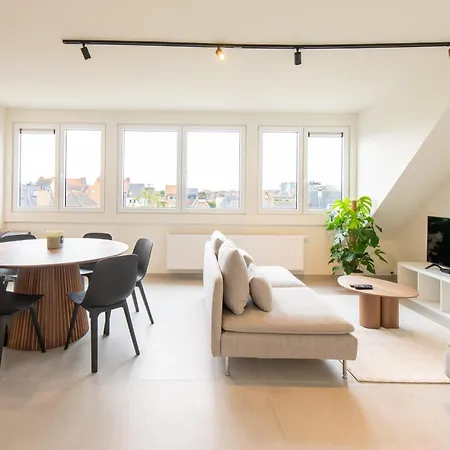 Cozy Seaside Apartment *